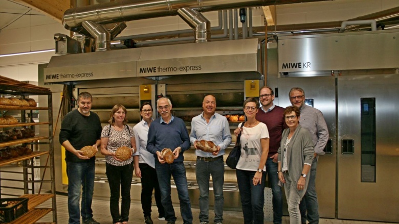 Brot und Brötchen aus hochmoderner neuer Backstube Brot und Brötchen aus hochmoderner neuer Backstube