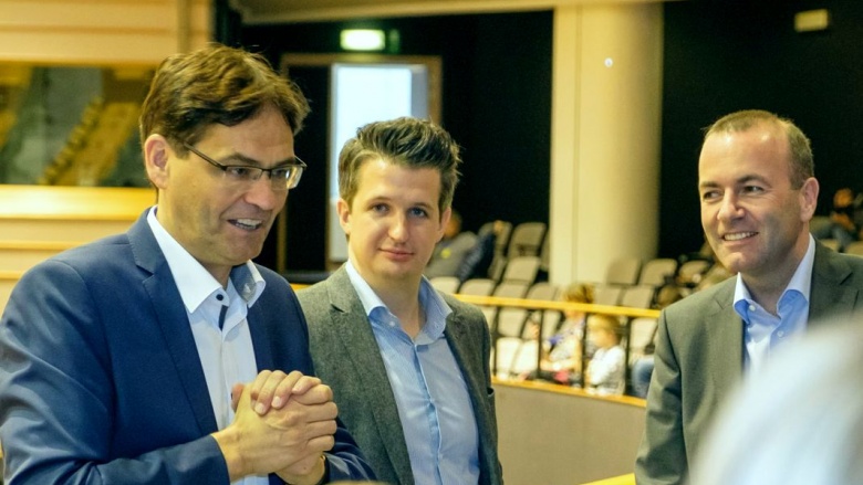 Klimaschutz und Arbeitsplätze noch besser verbinden Klimaschutz und Arbeitsplätze noch besser verbinden